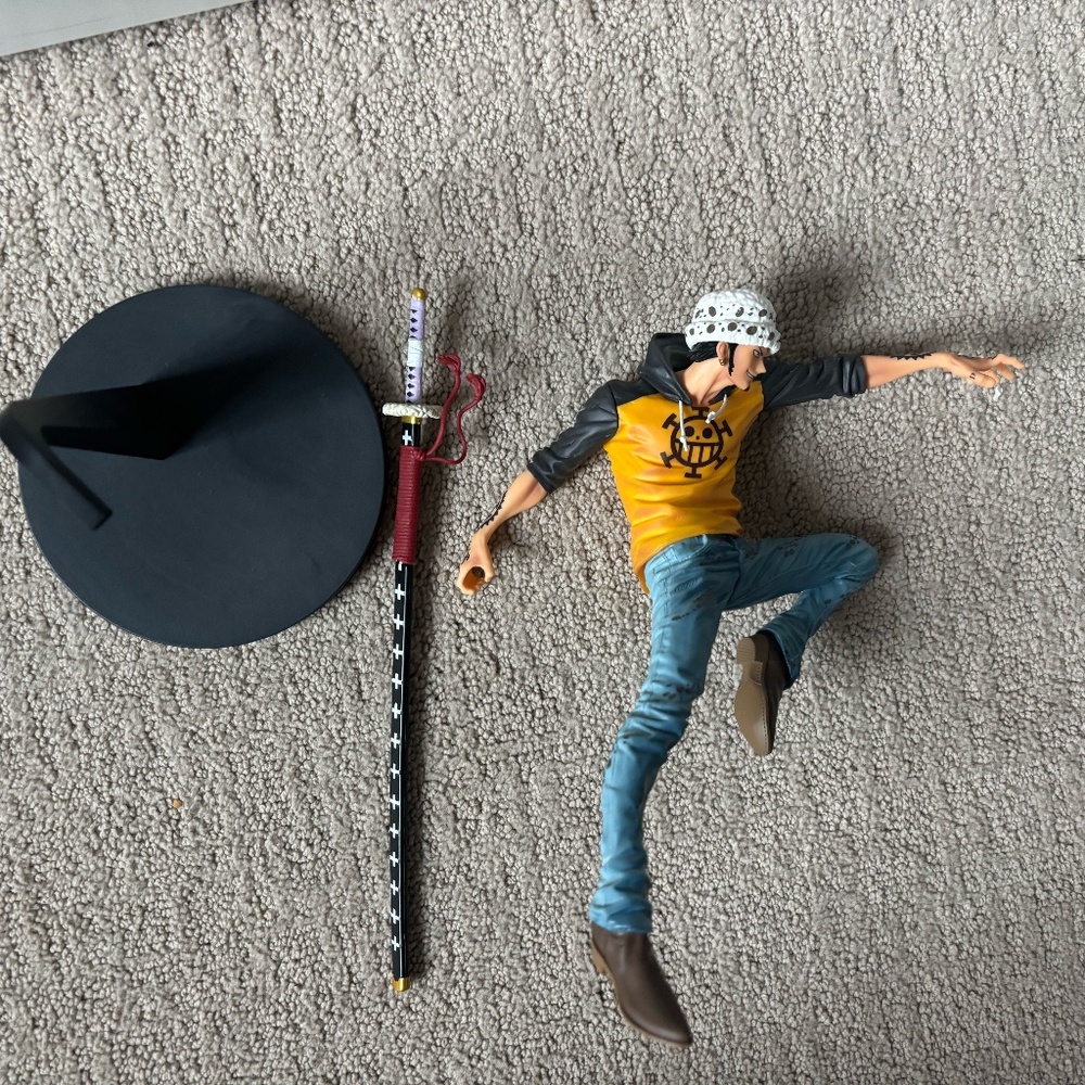 One Piece Trafalgar D. Water Law Maximatic Statue With Stand Assembly Required